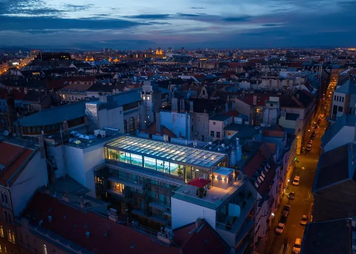 Cortile - Adults Only